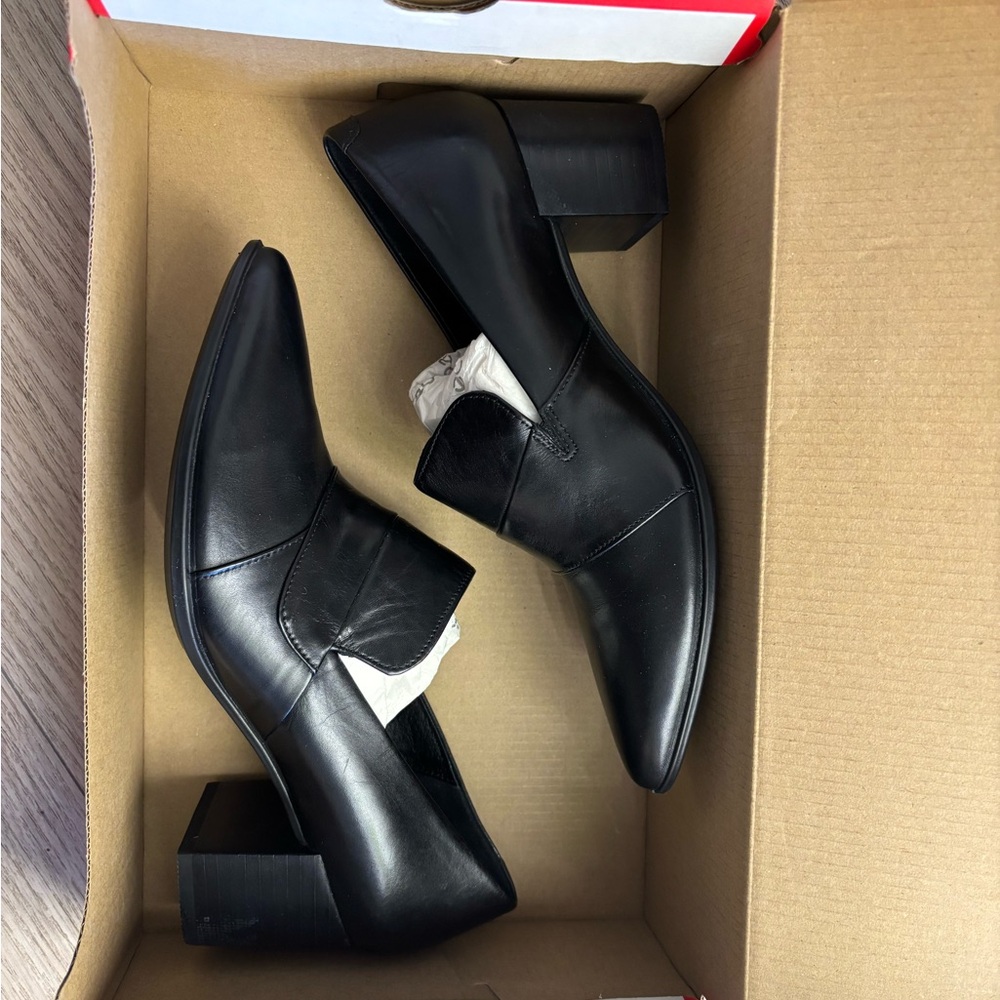 NEW Ecco Classic Black Leather Women's Low Block Heel Loafers